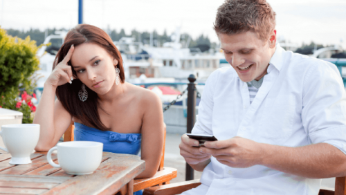 Hol a mobilod helye a randin?